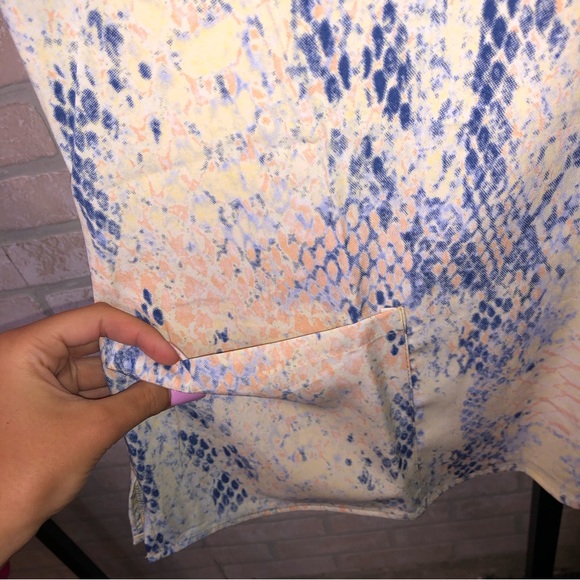 Healing Hands Purple label Grosgrain Ribbon V neck yellow snake skin scrub top - Picture 5 of 10